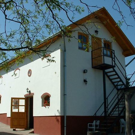 Nyerges Lovasudvar Cserepfalu Exterior photo
